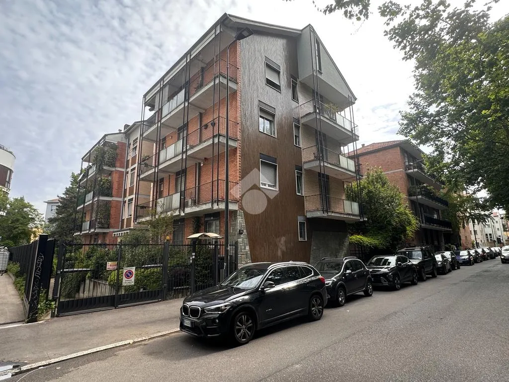 Välivaade - Fully Furnished Studio with Balcony in Milan