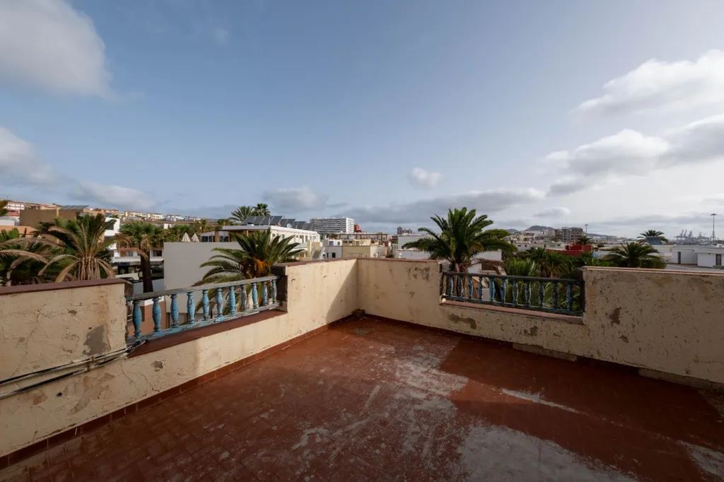 Terrass - Historic Chalet with Pool in Ciudad Jardín