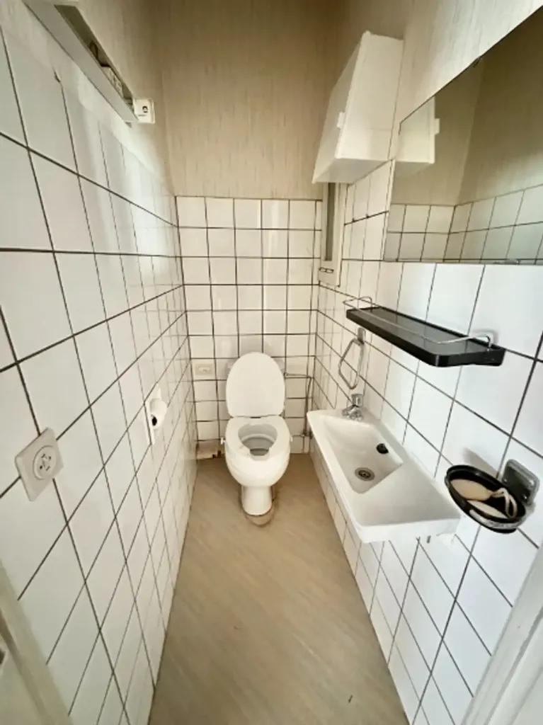 Salles de bain - Appartement à Rénover avec Terrasse à Bruxelles