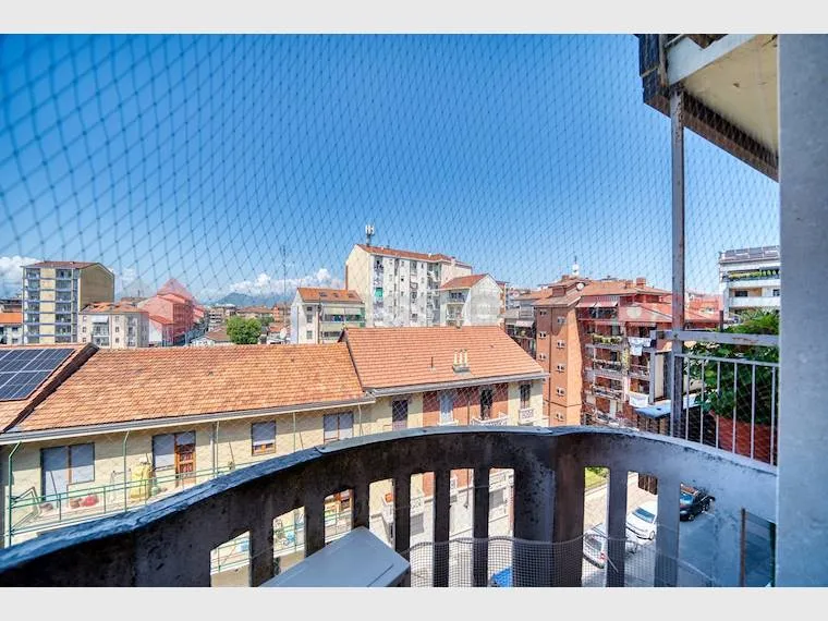 Rõdu - Rearranged 2-Bedroom Apartment in Turin