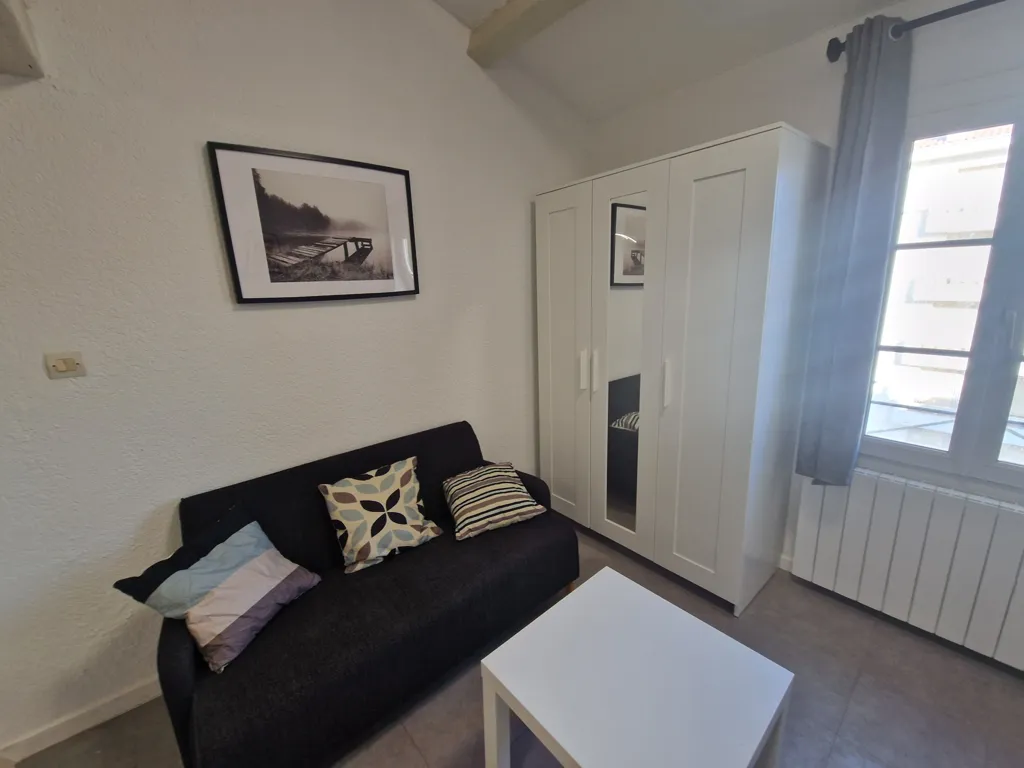 Séjour - Studio Meublé Rénové avec Mezzanine au Mourillon