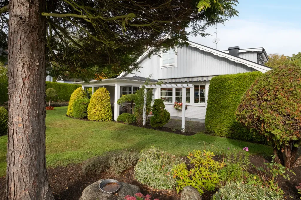 Jardin - Two-Storey House with Spa in Hällaryd
