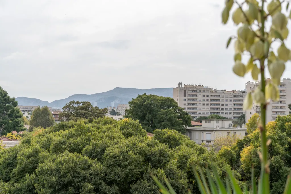 Appartement Contemporain avec Terrasses Sud à Marseille