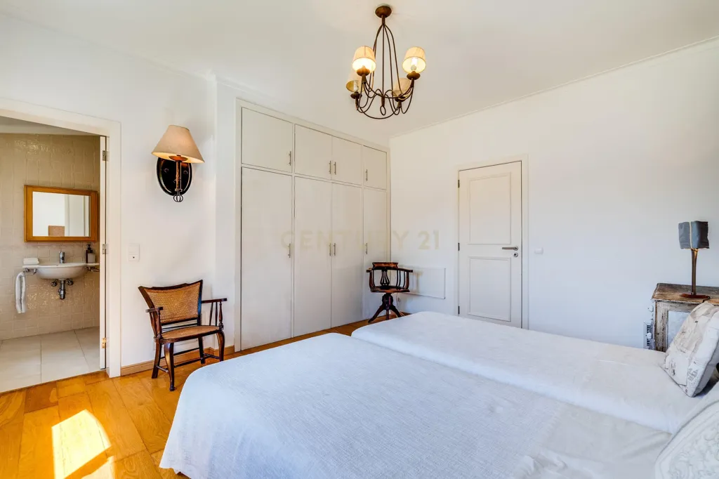 Bedrooms - Sea View Villa with Pool in Alvor