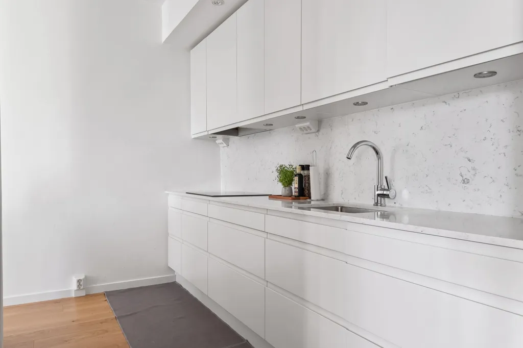 Köök - Modern Flat with Balcony in Sundbyberg