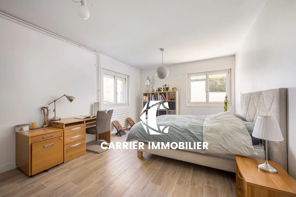 Magamistoad - Architect-Designed House with Pool in Saint-Genis-les-Ollières