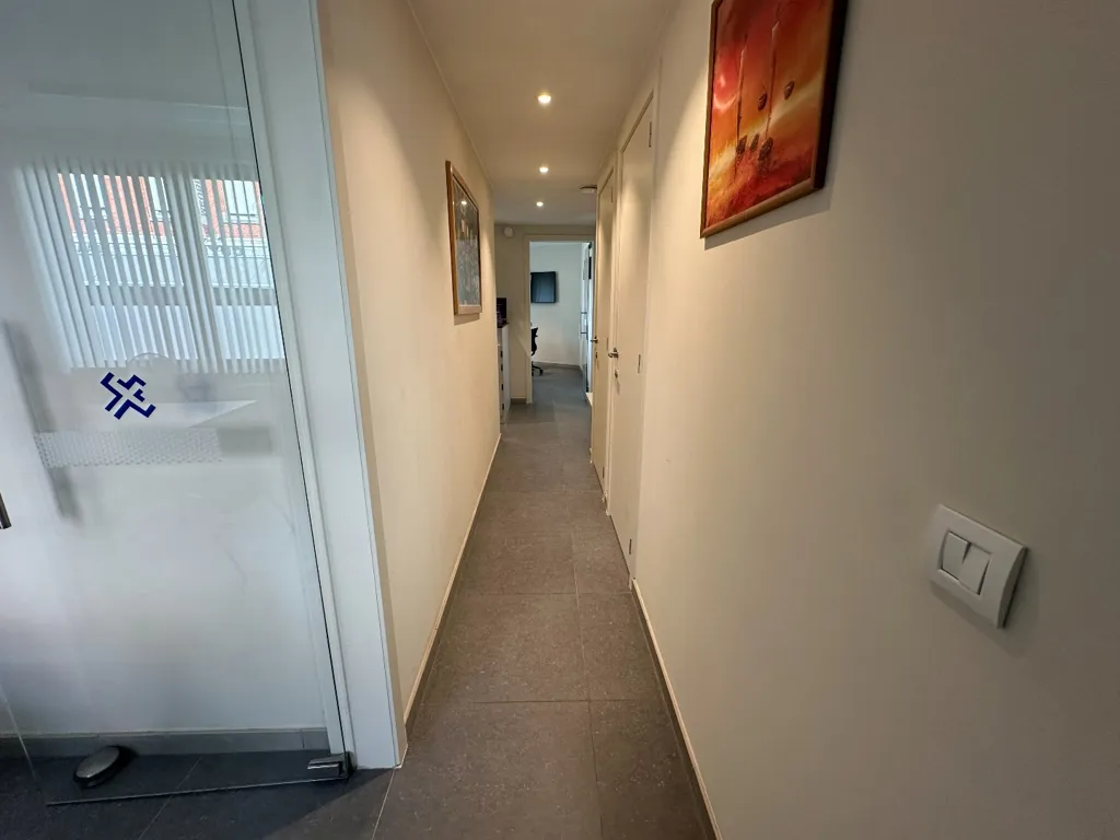 Entrée - Espace de Bureau avec Parking à Torhout