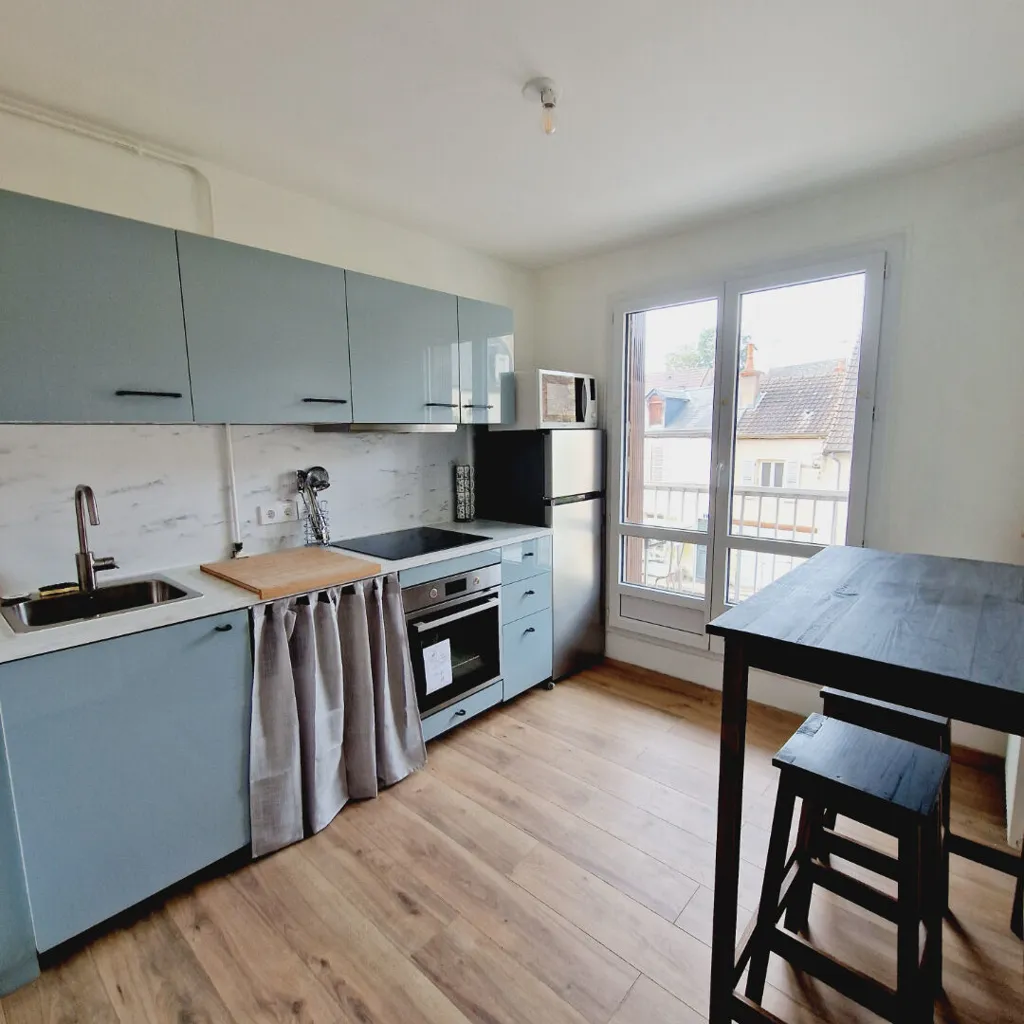 Cuisine - Studio Rénové avec Balcon dans Environnement Calme