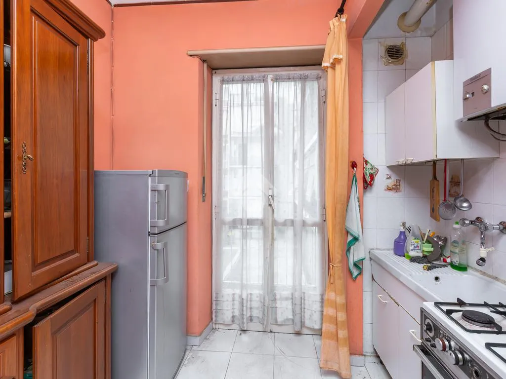 Cuisine - 3-Room Flat with Double Aspect in Piazza Respighi