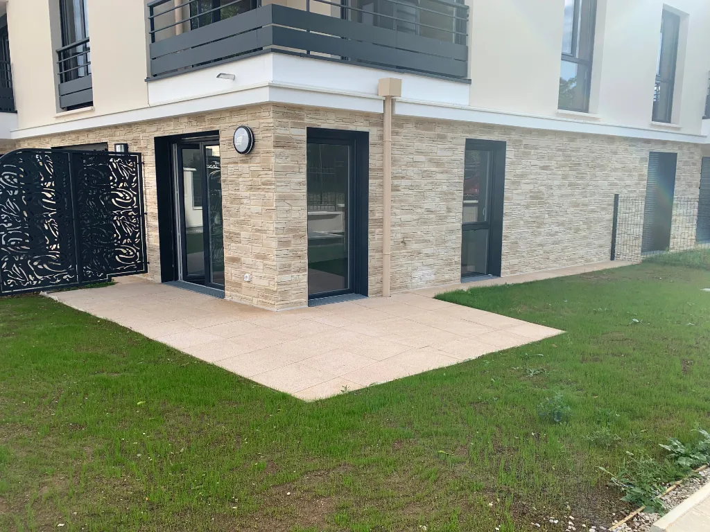 Extérieur - Studio avec Terrasse à Plaisir, Proche Gare
