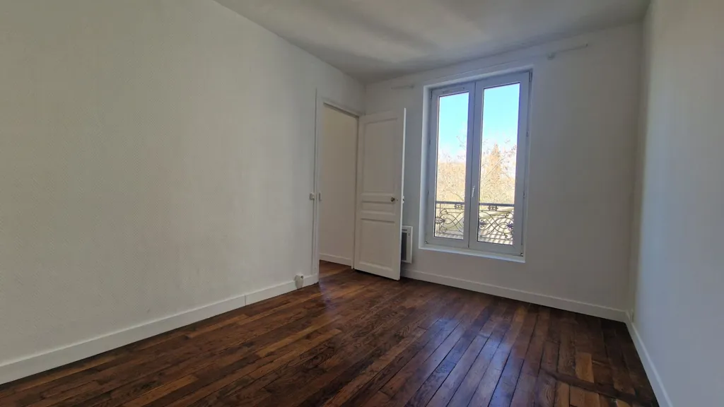 Pièces - Appartement 2 Pièces à Clichy, Proche Commerces