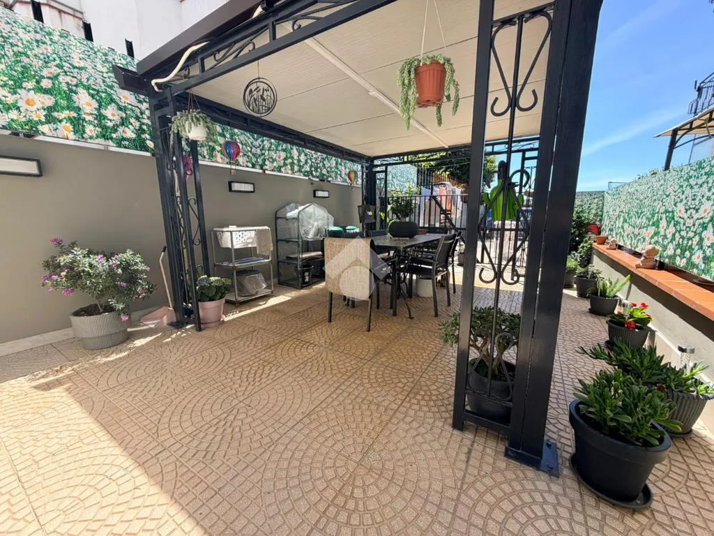 Terrasse - Trilocale with Garden in Volla
