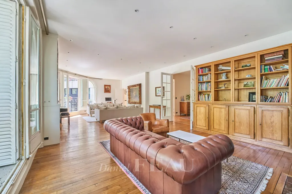 Living Room - Luxury Corner Apartment with View in Paris 7th