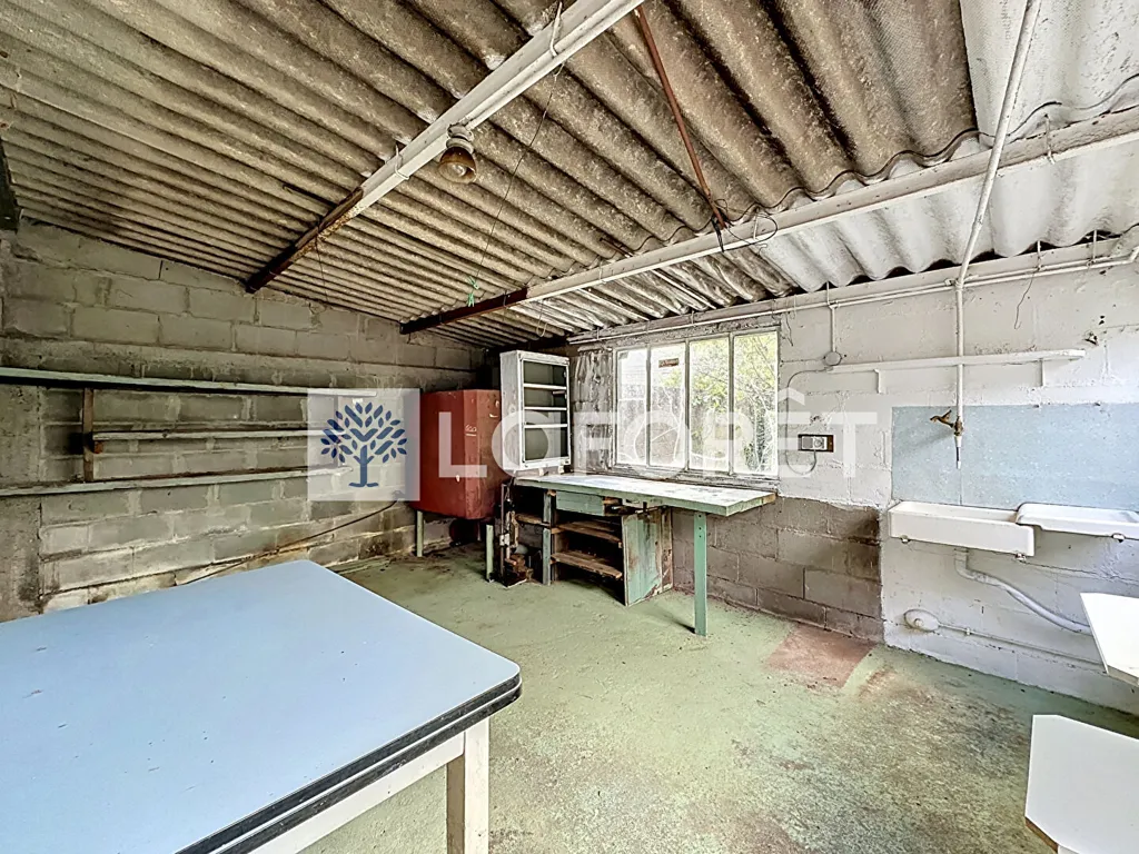 Pesuköök - Four-Bedroom House with Garden in Thouars