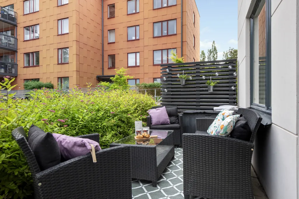 Terrasse - Efficient Flat with Balcony in Stockholm
