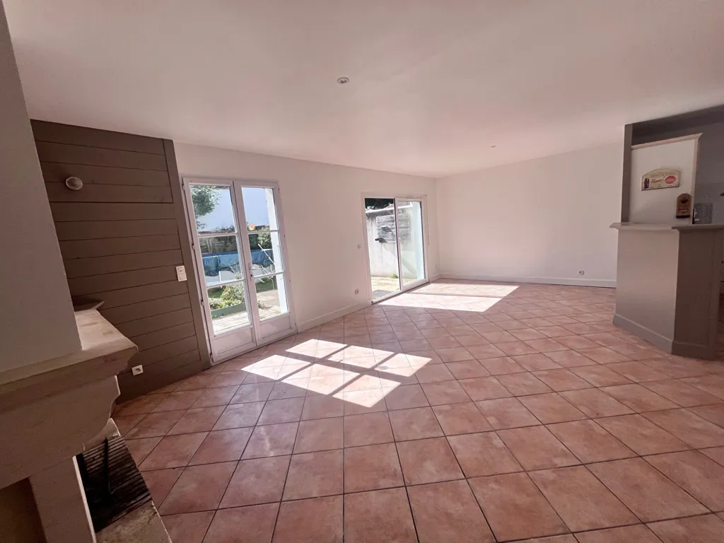Elutuba - House with South-Facing Garden in La Flotte