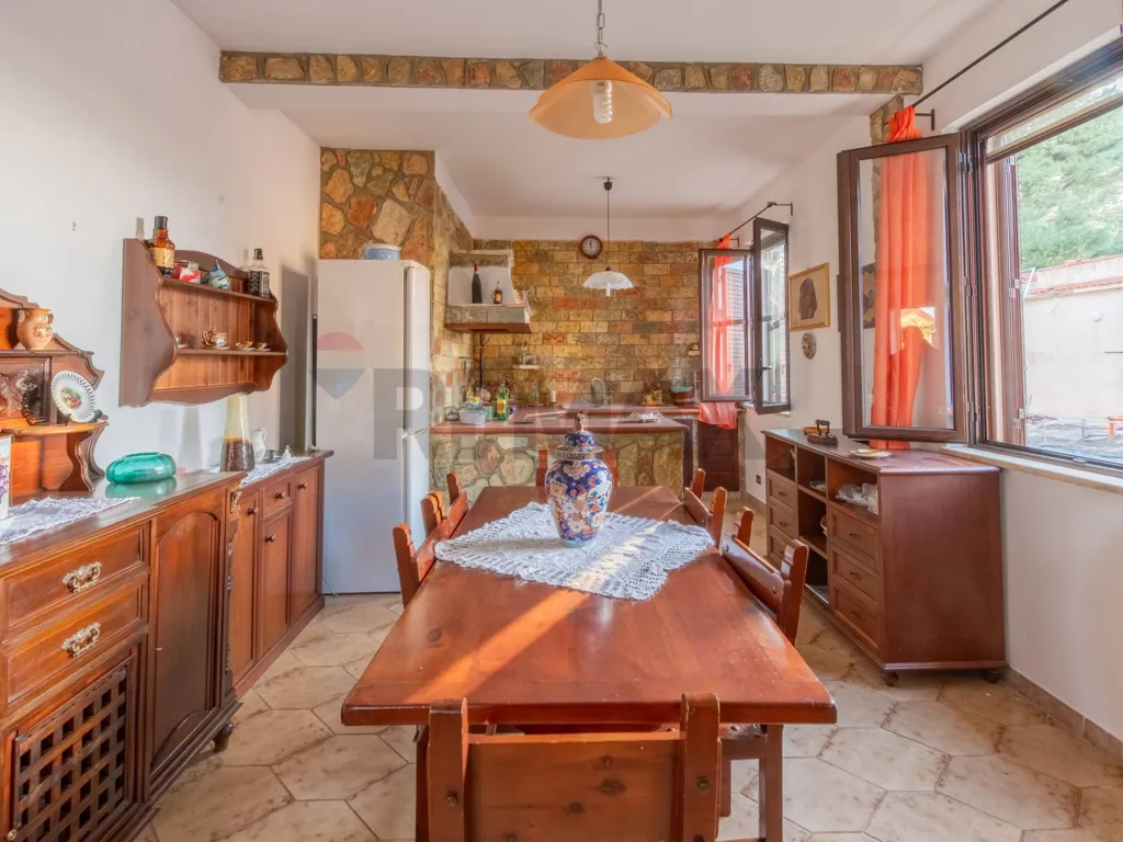 Salle à manger - Villa with Garden and Terrace in Carini
