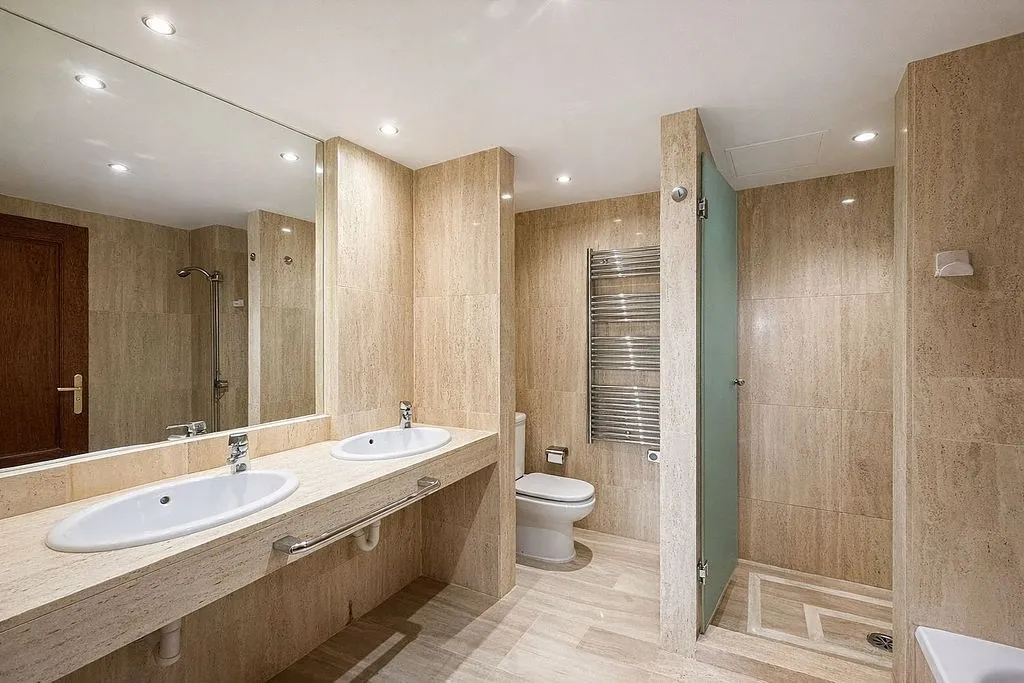 Salles de bain - Modernised Ground Floor Flat with Pool in Bendinat