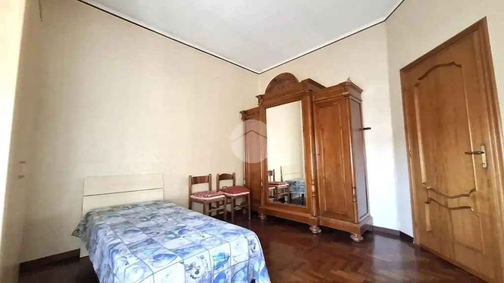 Camere da letto - Appartamento con balcone in centro a Voghera
