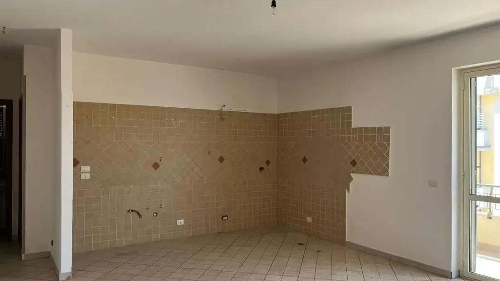 Stanze - Three-Bedroom Flat with Balconies in Siderno
