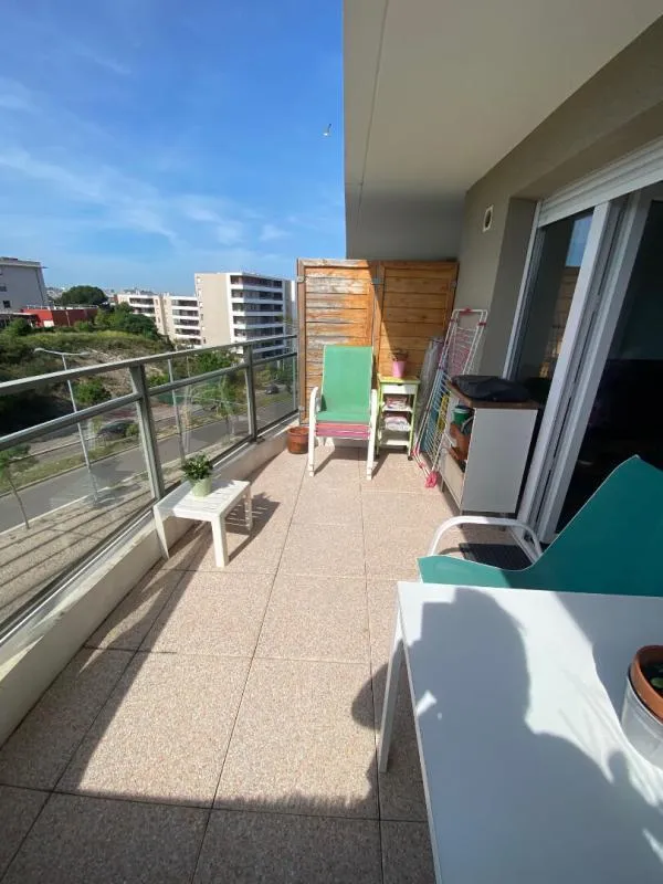 Balcon - Appartement Lumineux avec Terrasse et Garage