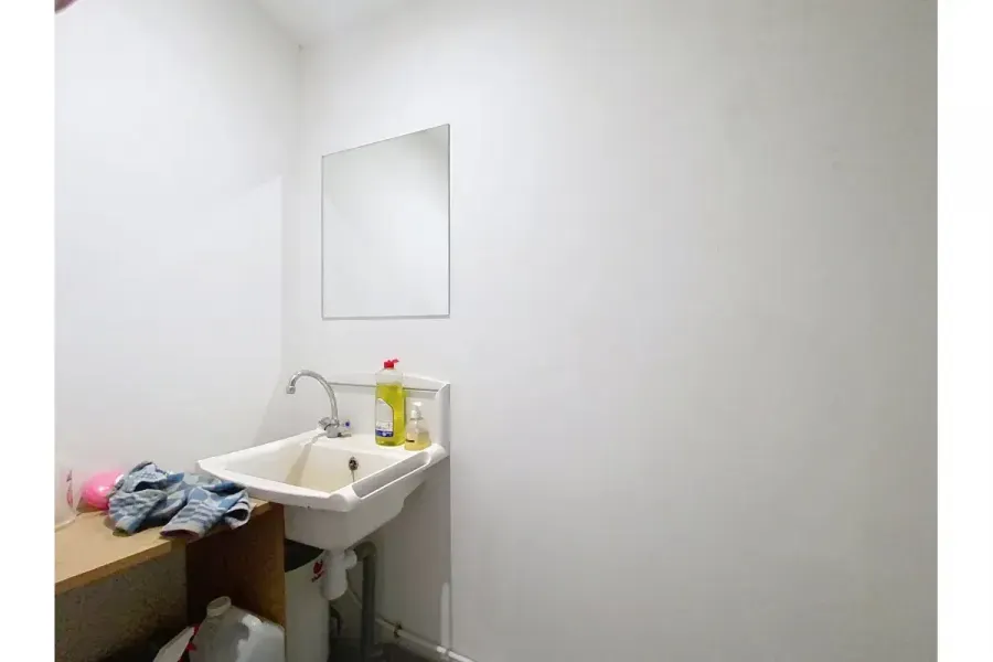 Salles de bain - Surface Commerciale en Centre-ville à Tournai