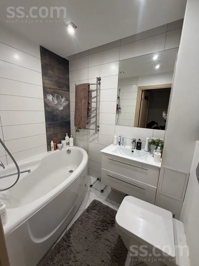 Vannitoad - Apartment with Custom Kitchen in Valmiera
