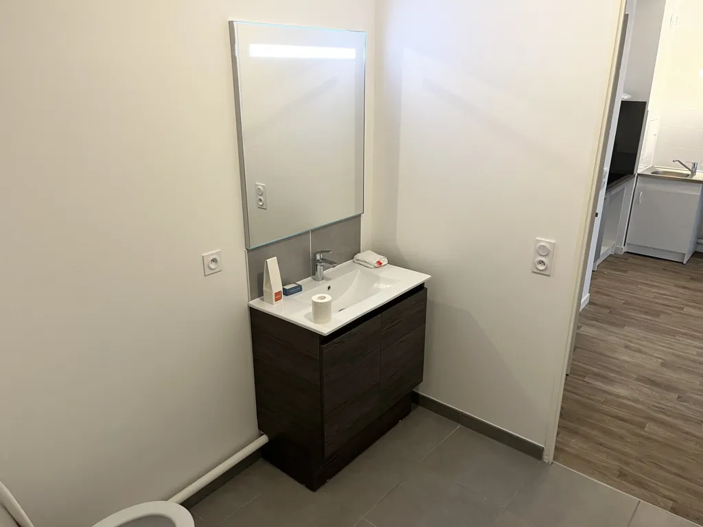 Salles de bain - Appartement F2 avec Balcon et Parking à Taverny