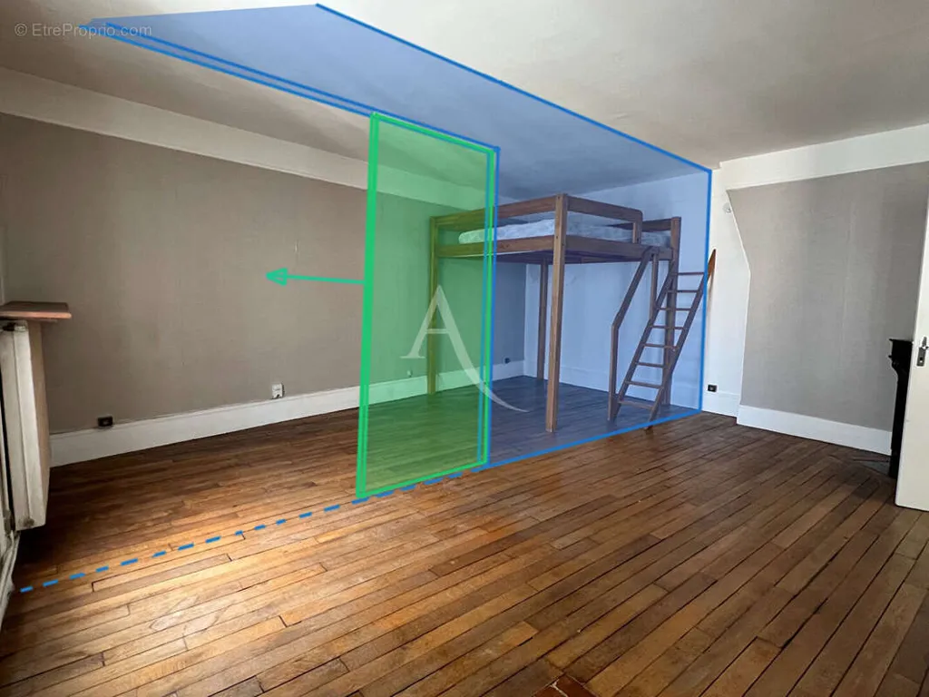 Chambres - Studio avec Cachet et Fort Potentiel en 2 Pièces à Paris