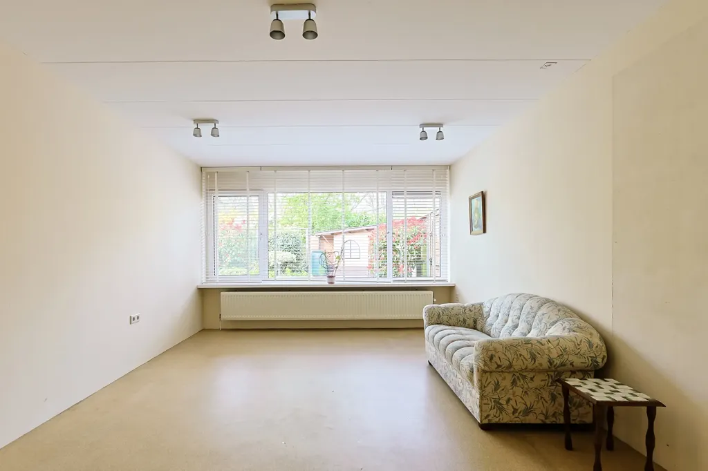 Elutuba - Playfully Designed Corner Home with Patio in Leiderdorp