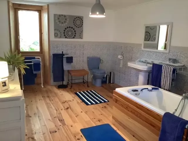 Salles de bain - Maison de Caractère avec Vue sur Rivière à Guémené sur Scorff