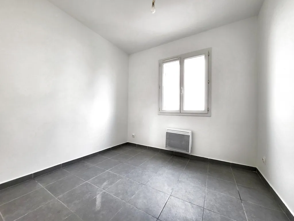 Pièces - Maison avec Terrasse et Jardin à Quissac