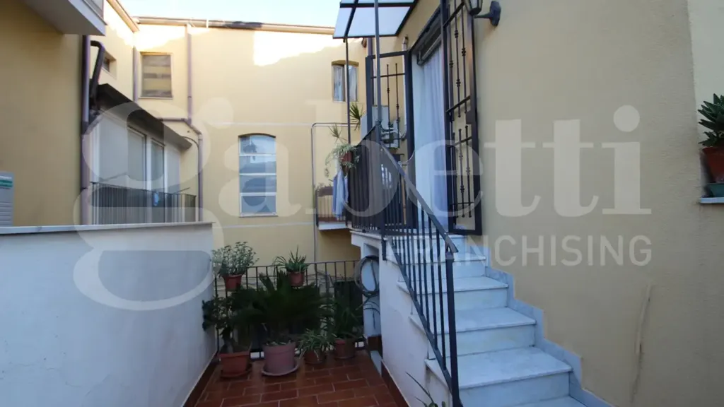Aed - Refurbished Triplex with Balcony in Catania