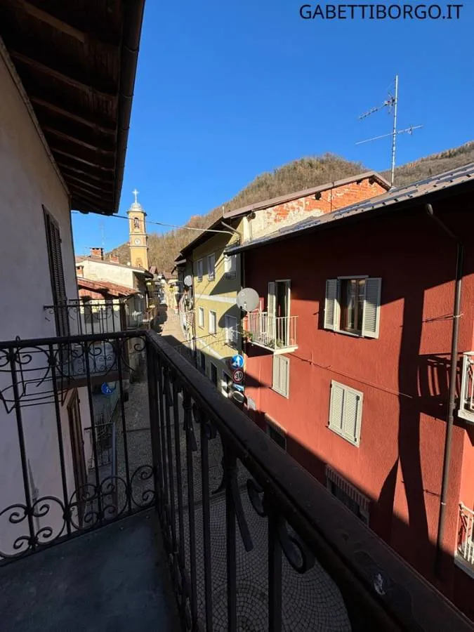 Balcony - Apartment with Mountain View in Roaschia