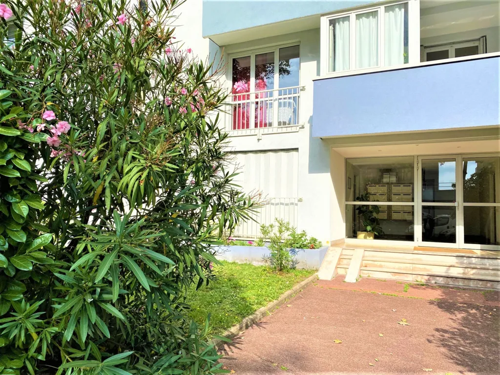 Extérieur - Appartement Traversant avec Vue Dégagée à Colombes