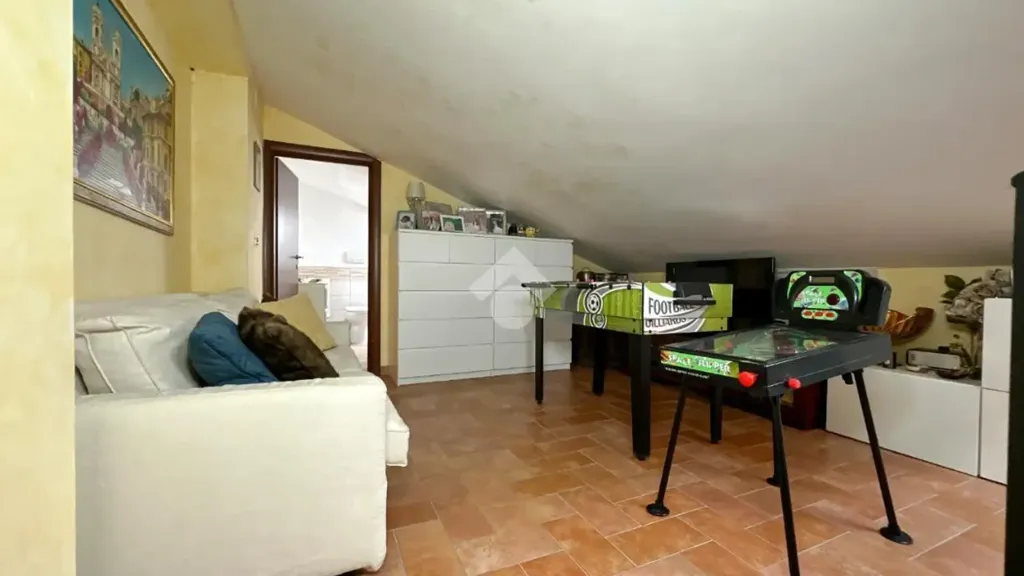 Pièces - 4-Room Apartment with Balcony in Monte Compatri