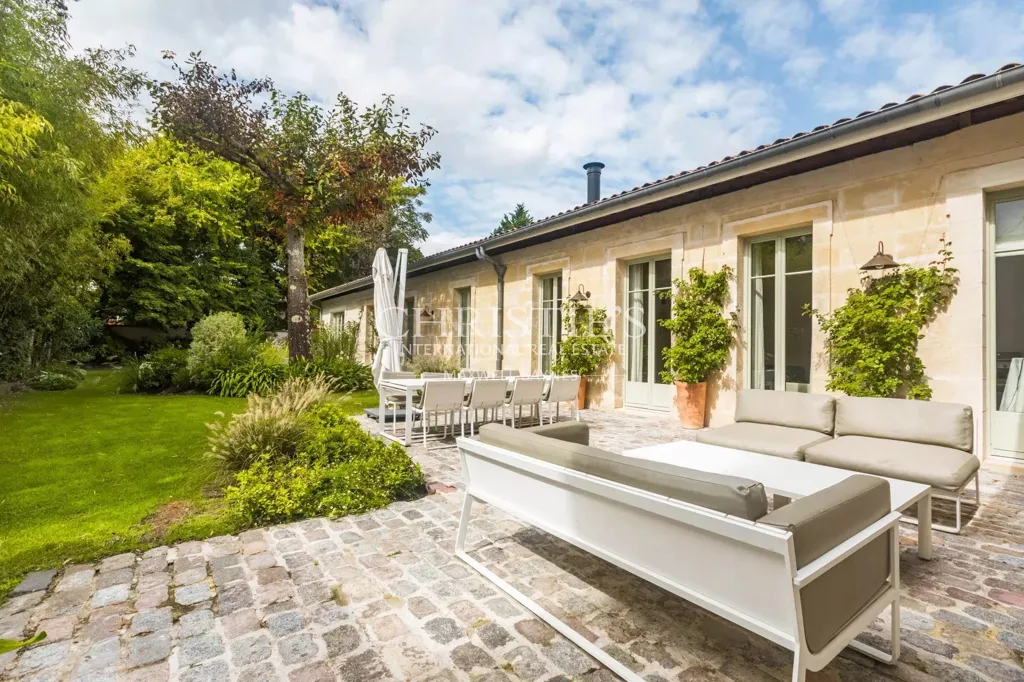Terrasse - Maison en Pierre avec Piscine au Cœur de Caudéran