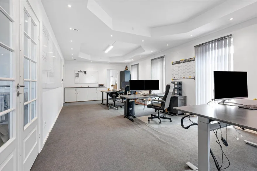 Kabinet - Modern Office with Storage in Klippinge