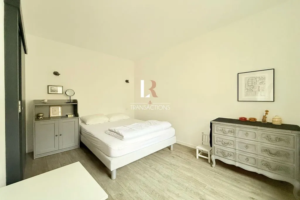 Chambres - Immeuble avec Appartements et Garage à La Rochelle