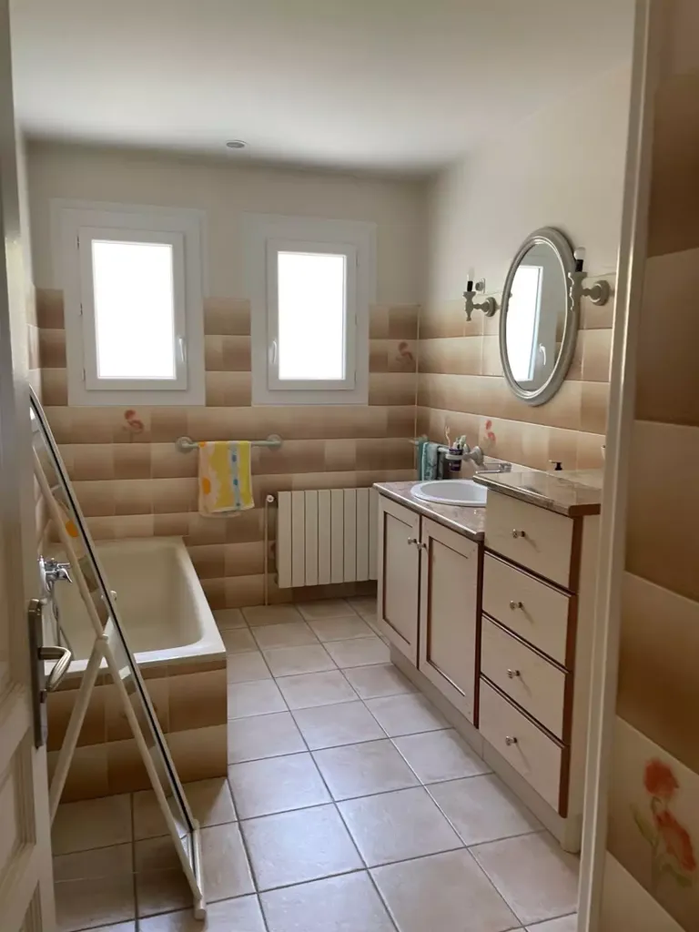 Salles de bain - Villa avec Piscine et Jardin à Uzès