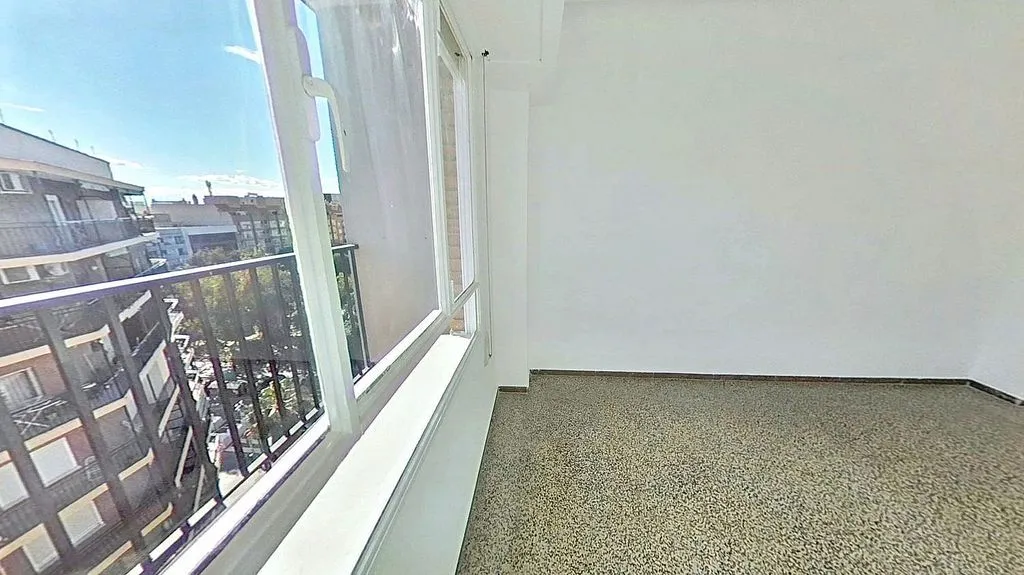 Balcon - 3-Bedroom Apartment with Sea Access in Valencia