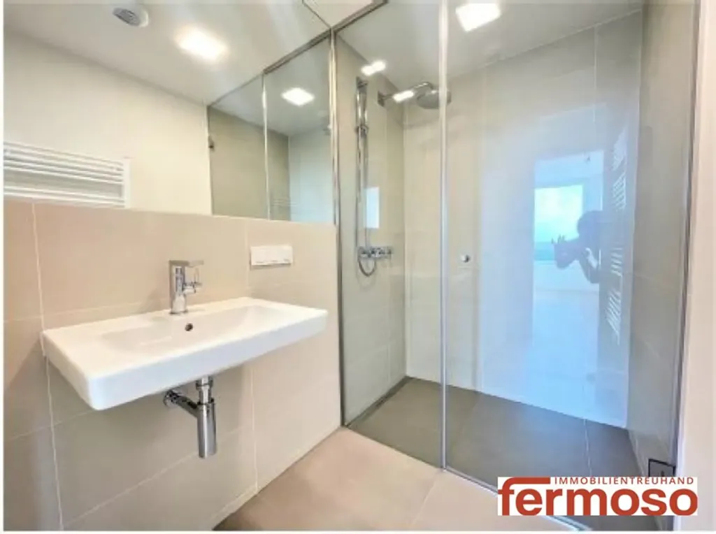 Vannitoad - Luxury Penthouse with Rooftop Pool in Donaustadt