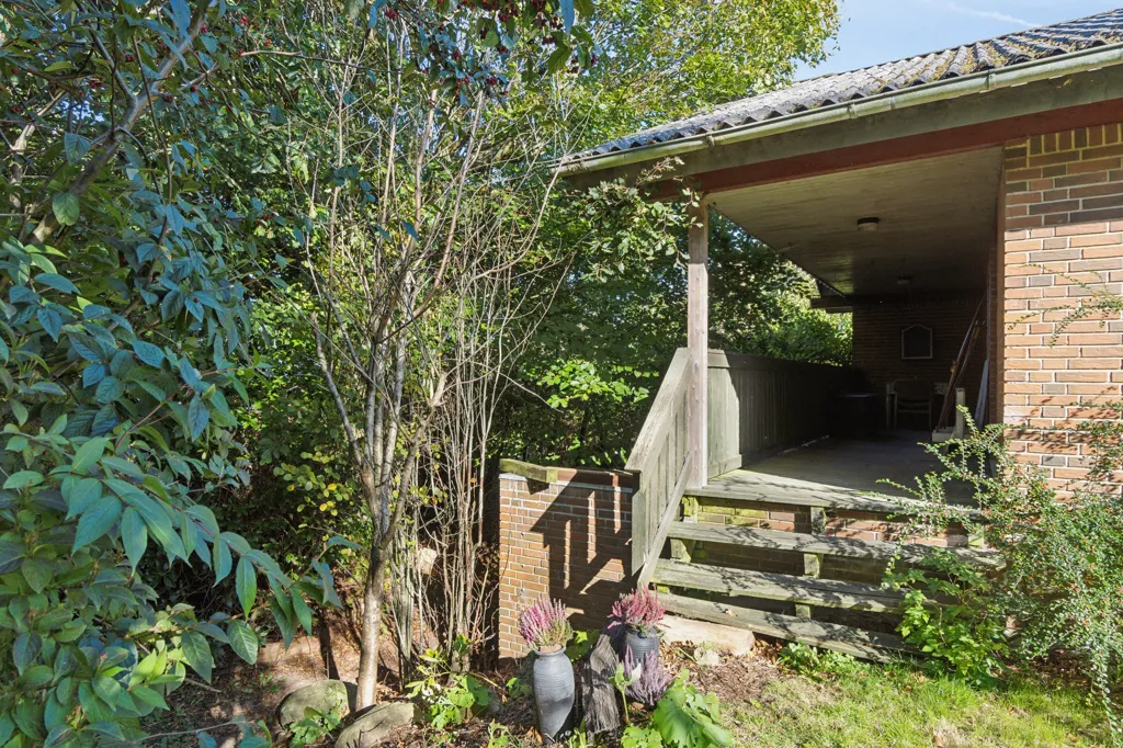 Jardin - Spacious Villa with Garden near Strand in Struer