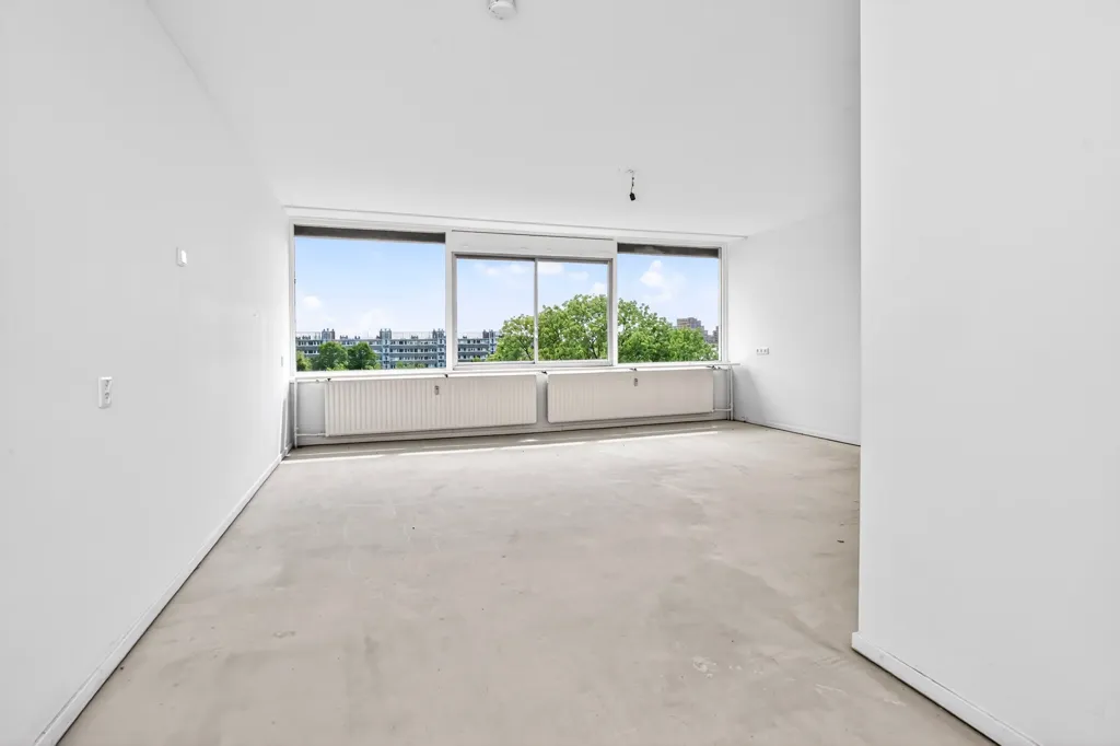 Pièces - 4-Bedroom Apartment with Balcony in Overvecht