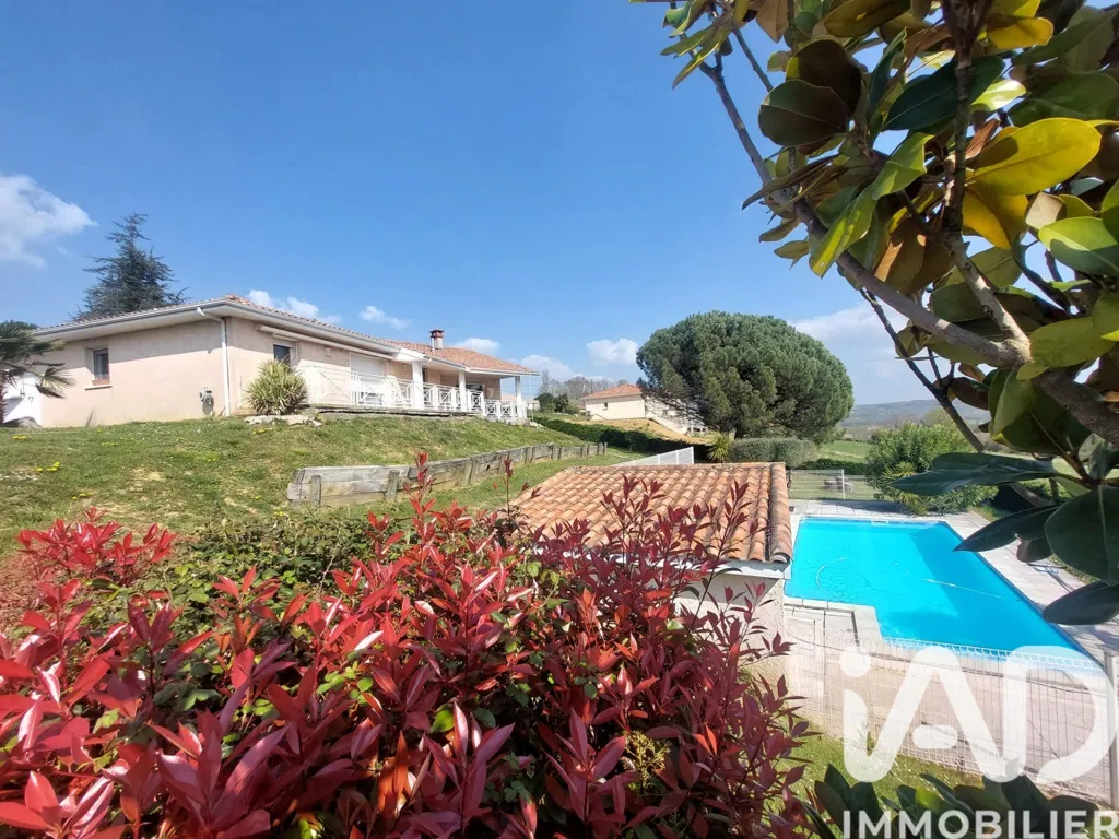 Piscine - Villa avec Piscine et Vue Panoramique sur les Pyrénées à Louit