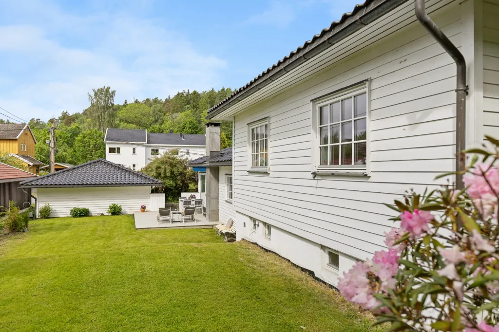 Giardino - Detached House with Garden in Blommenholm