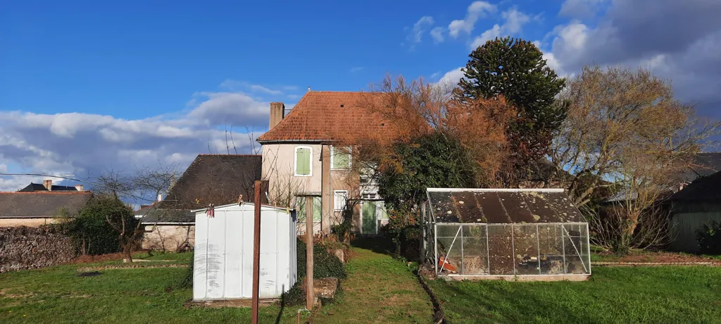Aed - Old House with Dependencies in Morannes