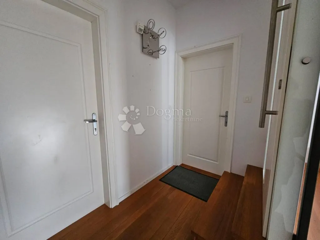 Esik - Apartment with Sea View in Rovinj Centre