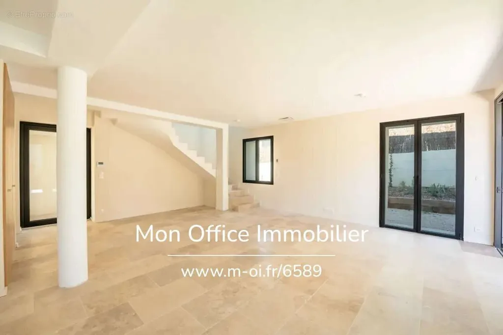 Séjour - Maison Rénovée avec Piscine à Aix-en-Provence