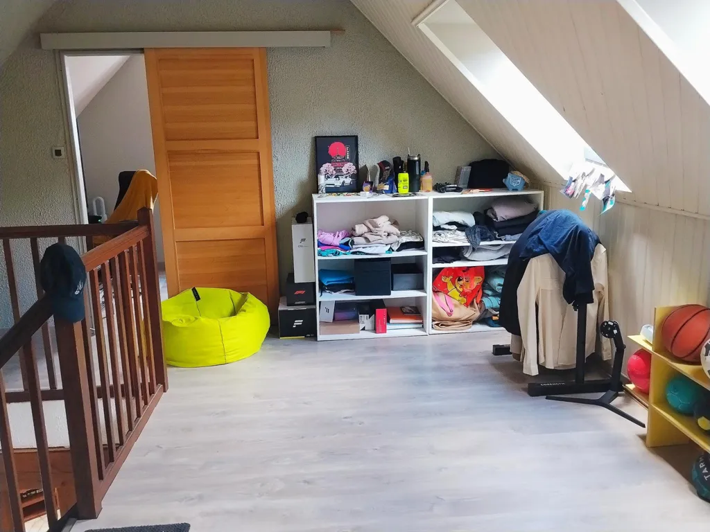 Pièces - Maison Familiale avec Sous-Sol Total à Proximité